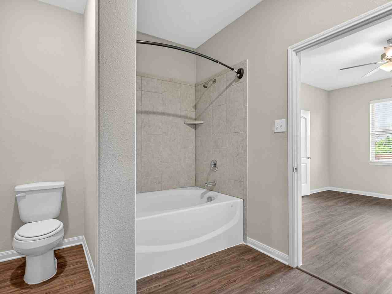1420 Mackinac Dr - Photo 5 of 17