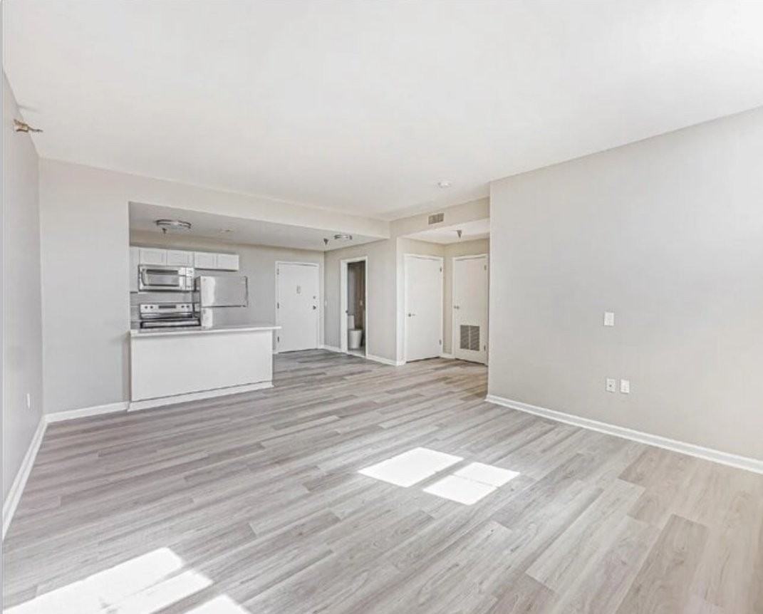 150 N 4th St #202 - Photo 3 of 16