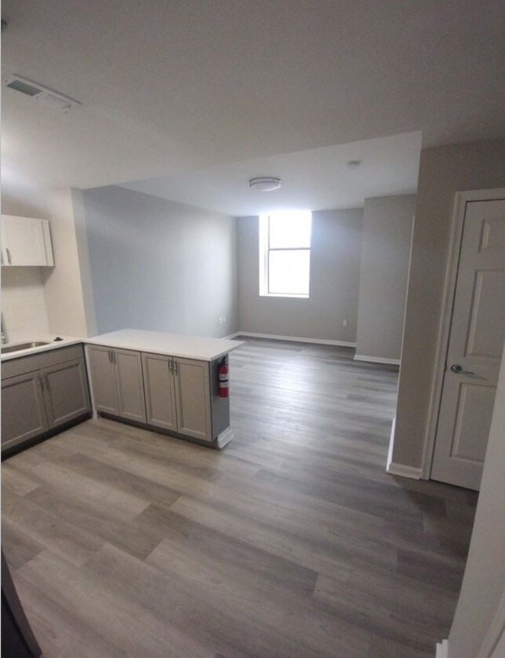 150 N 4th St #202 - Photo 4 of 16