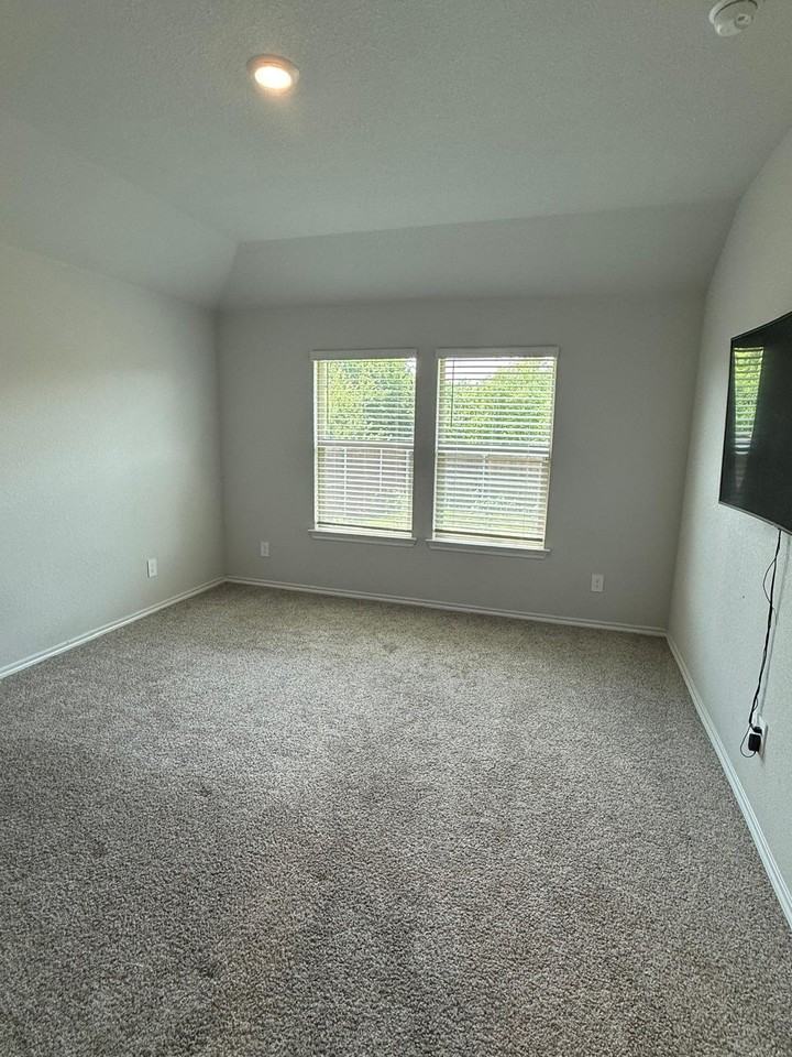112 Piping Rock Dr - Photo 5 of 15