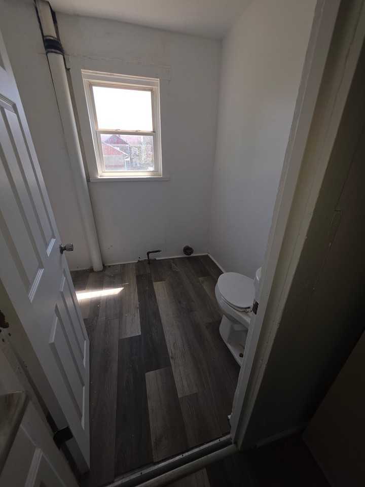 139 Spring St - Photo 4 of 14