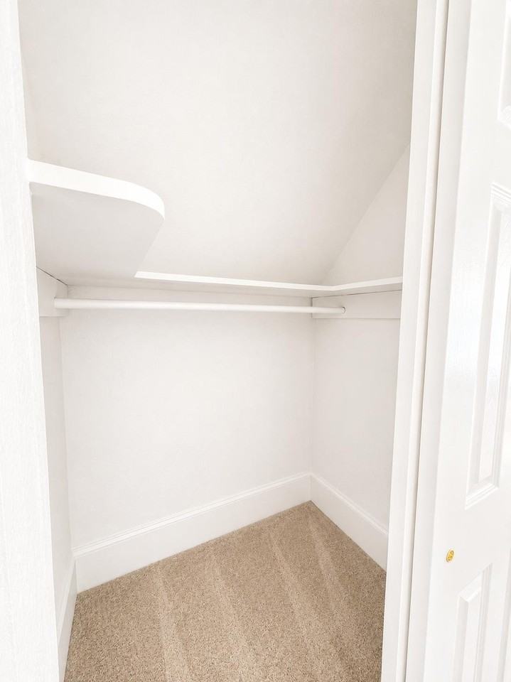 9233 Atwood Ave - Photo 5 of 17