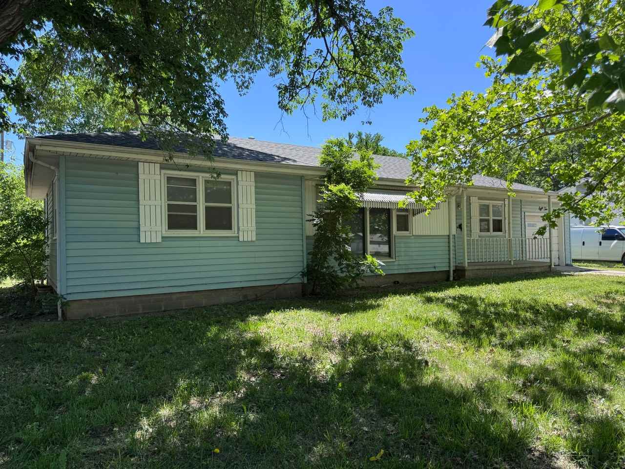 810 N C St - Photo 2 of 20