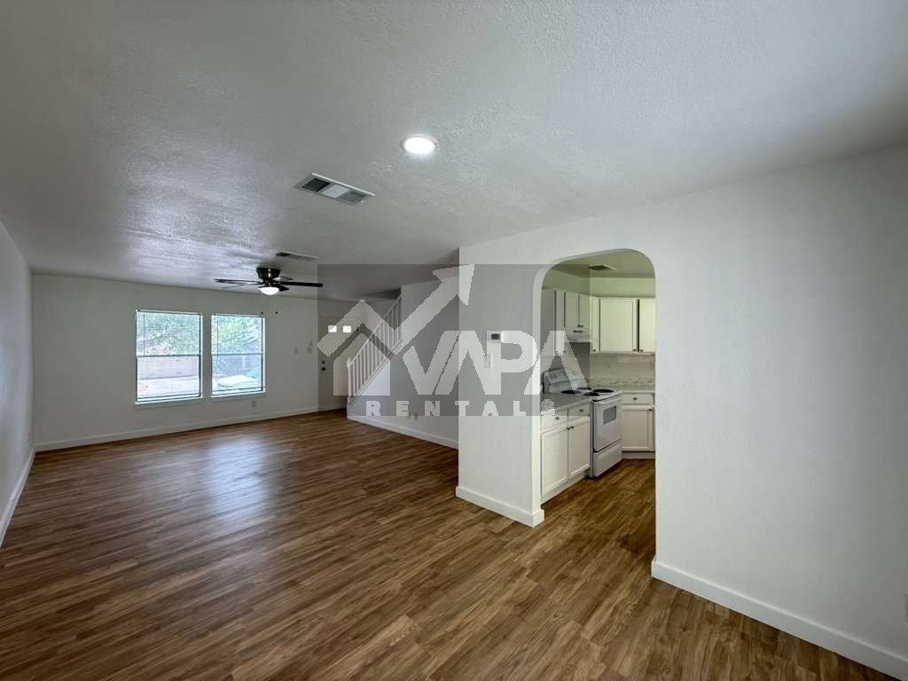 6811 Evercrest Ln - Photo 3 of 17