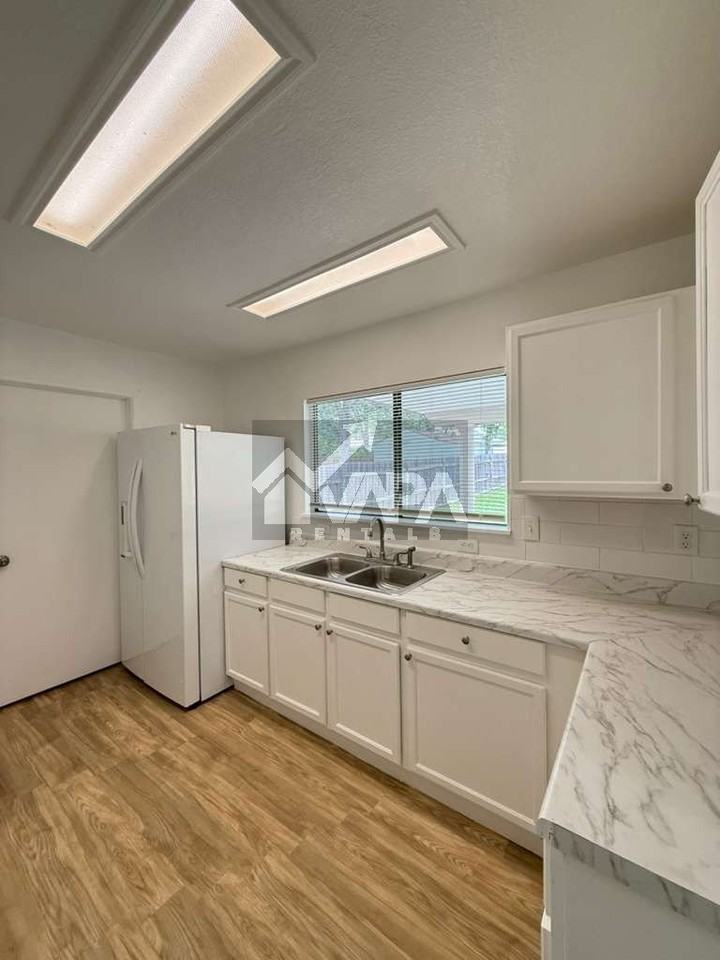 6811 Evercrest Ln - Photo 6 of 17