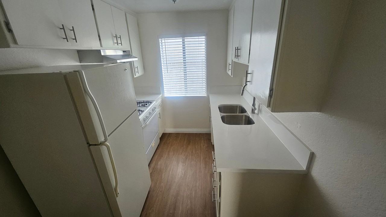 18312 Collins St #109 - Photo 3 of 10