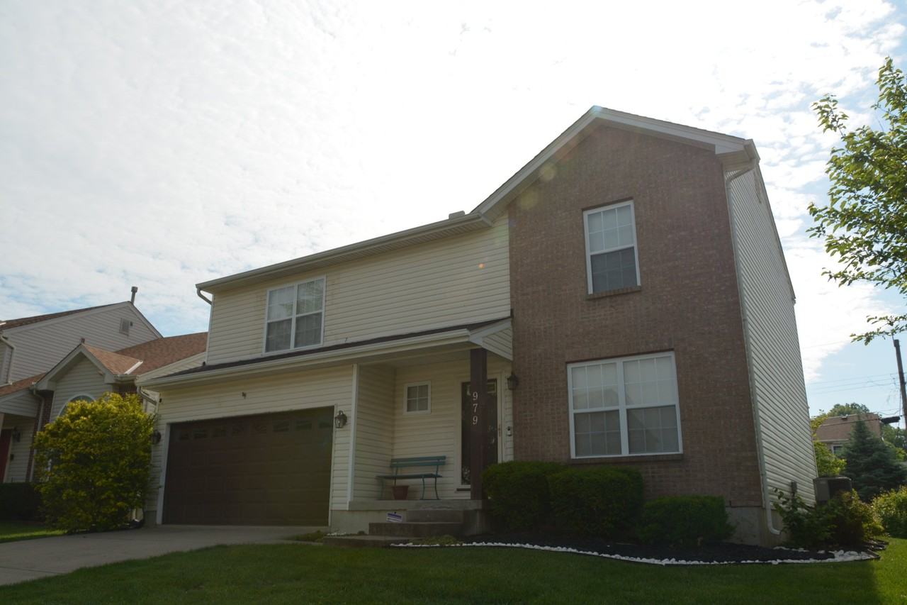 979 Kemper Meadow Dr - Photo 2 of 17