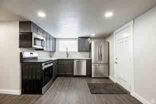 951 30th St #B - Photo 1 of 1