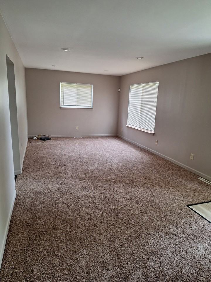 2186 Garfield St - Photo 7 of 20