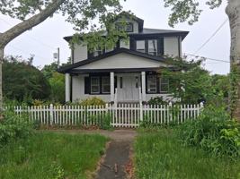 featured image of 213 W Quince St