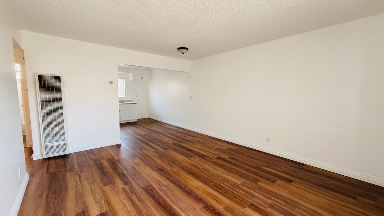 1439 W 84th Pl #4 - Photo 2 of 8