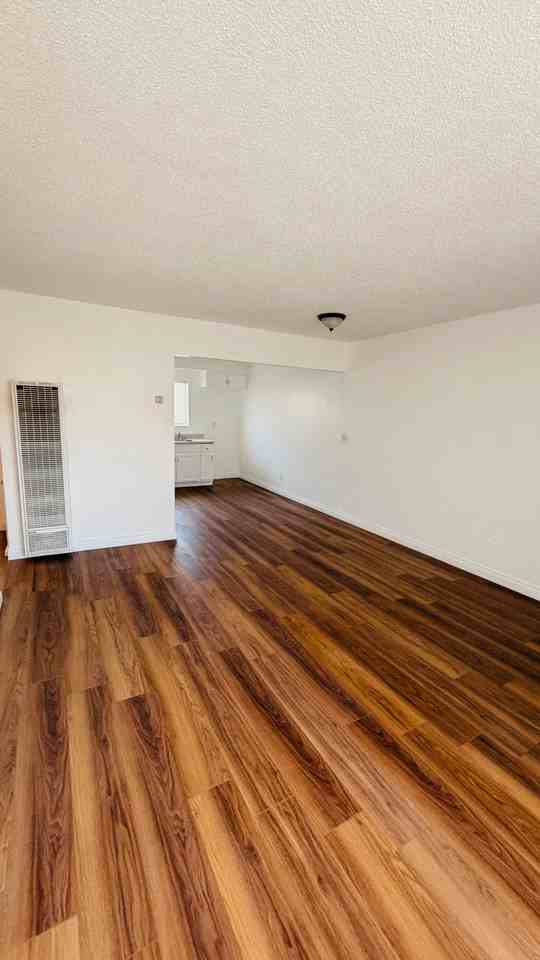 1439 W 84th Pl #4 - Photo 5 of 8