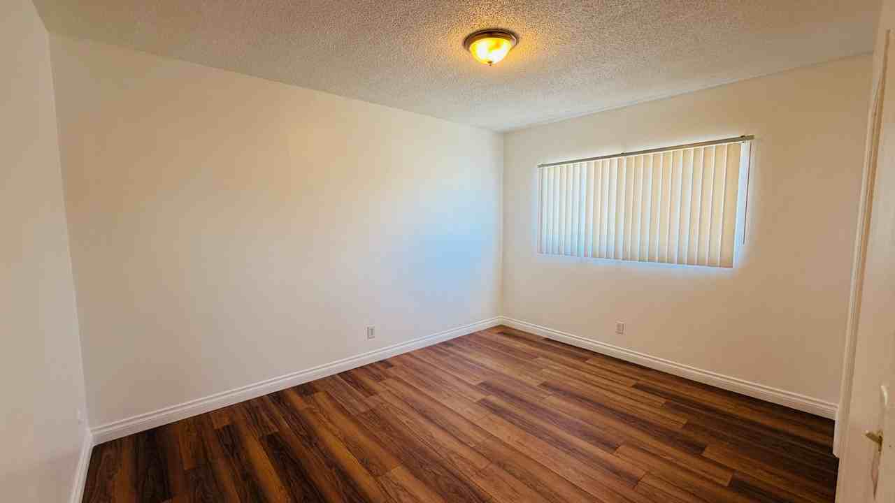 1439 W 84th Pl #4 - Photo 6 of 8
