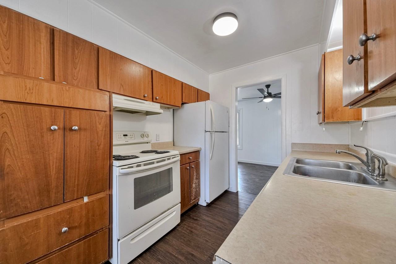 5718 Iris St - Photo 7 of 20