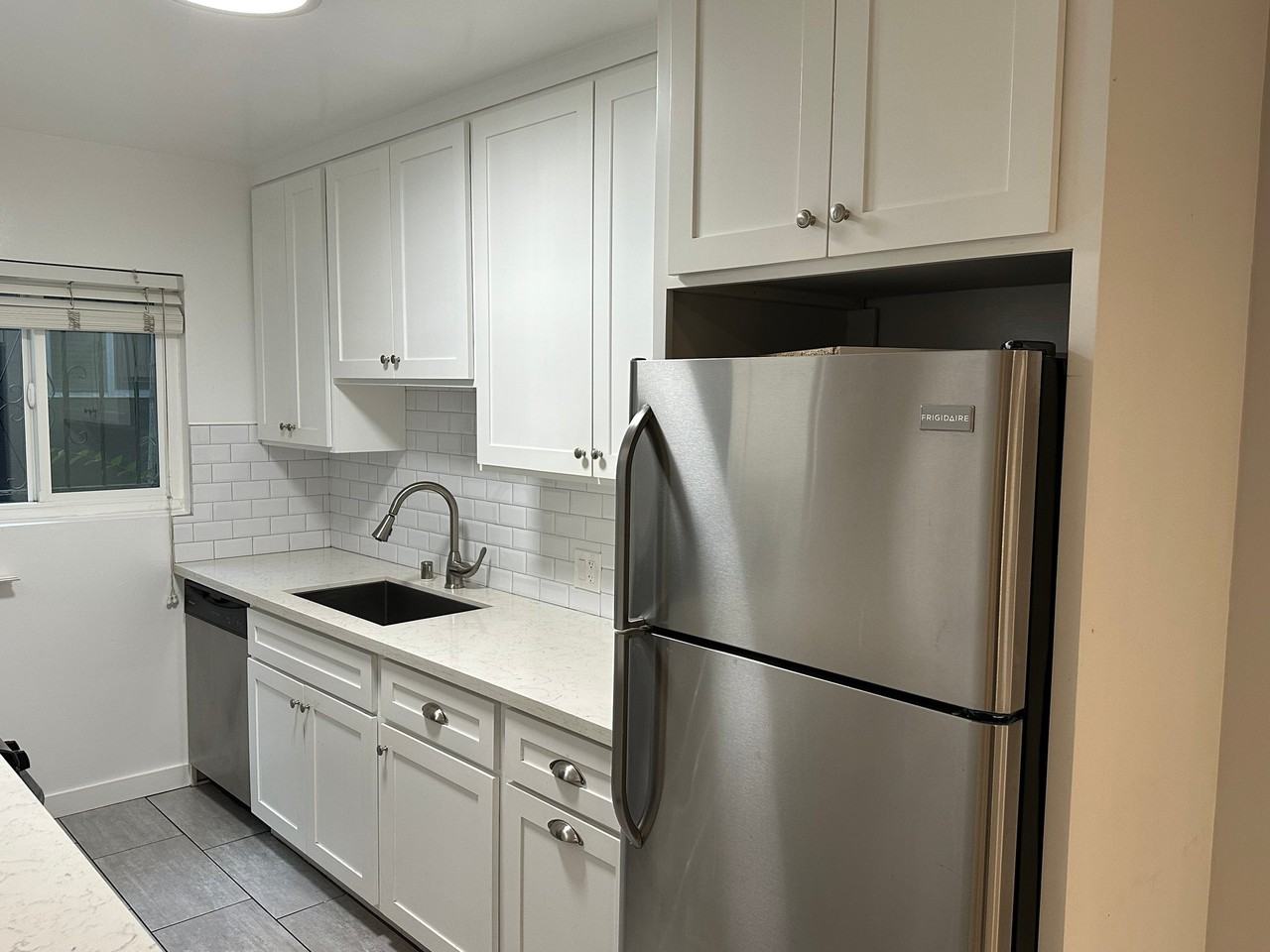 7555 De Longpre Ave #9 - Photo 4 of 12
