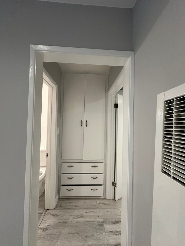 7555 De Longpre Ave #9 - Photo 6 of 12