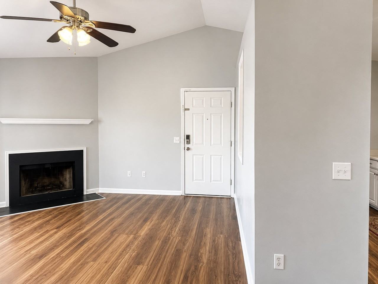 406 Pelham Square Way - Photo 5 of 20