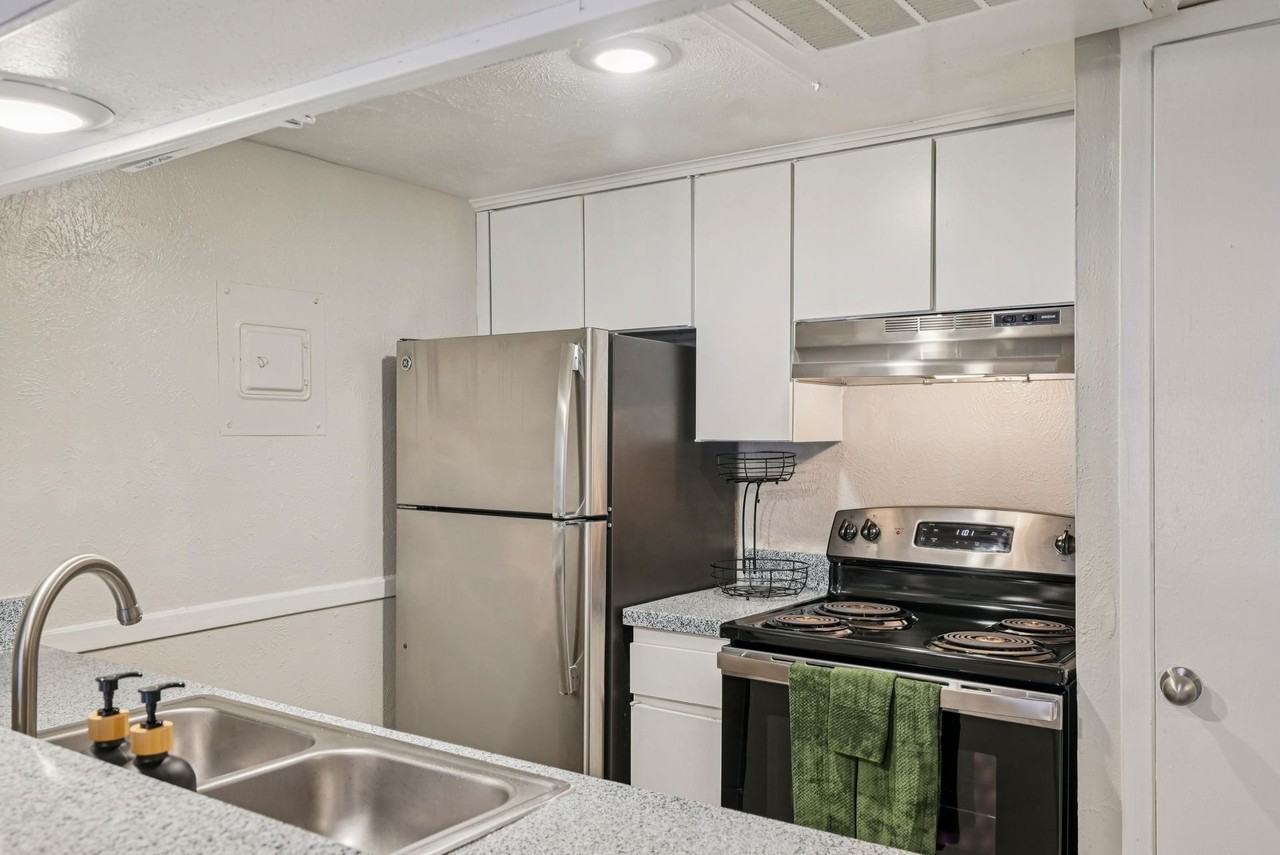 1603 S Cooper St #102 - Photo 5 of 11