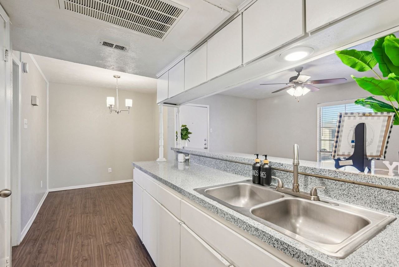 1603 S Cooper St #102 - Photo 7 of 11