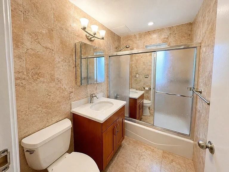7503 198th St - Photo 5 of 10