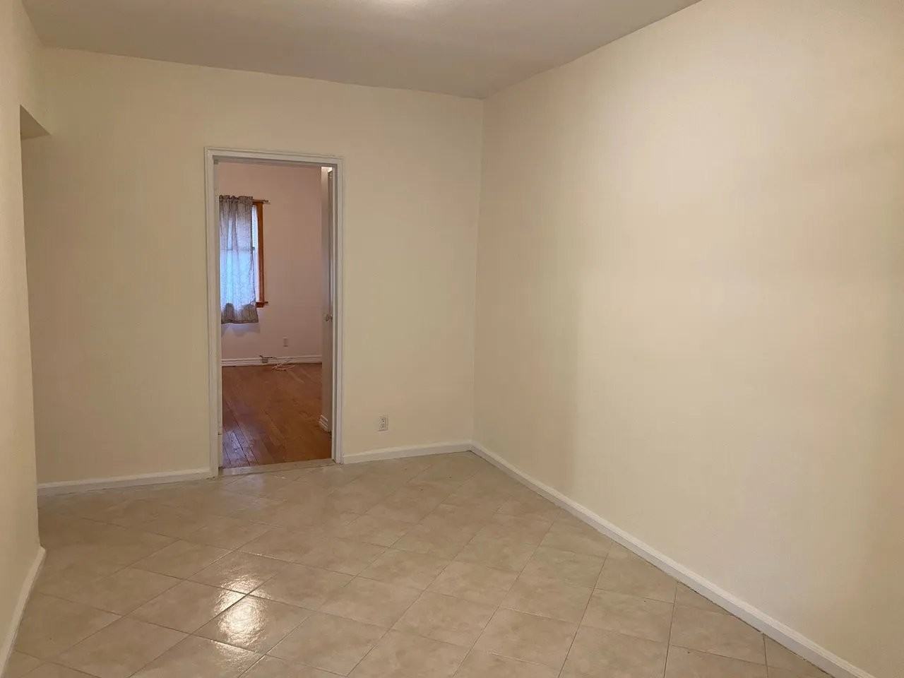 7503 198th St - Photo 6 of 10