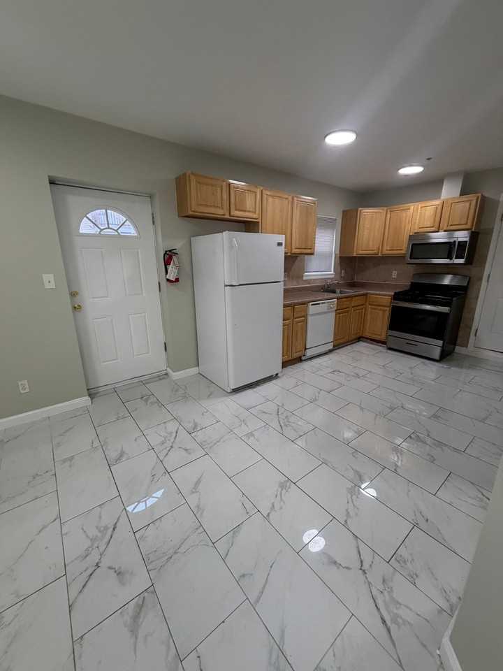 204-206 N 7th St #B2 - Photo 4 of 6