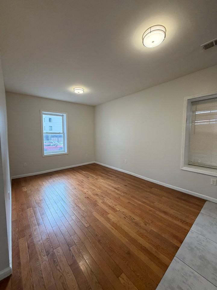 131 S Harrison St #1B - Photo 2 of 6