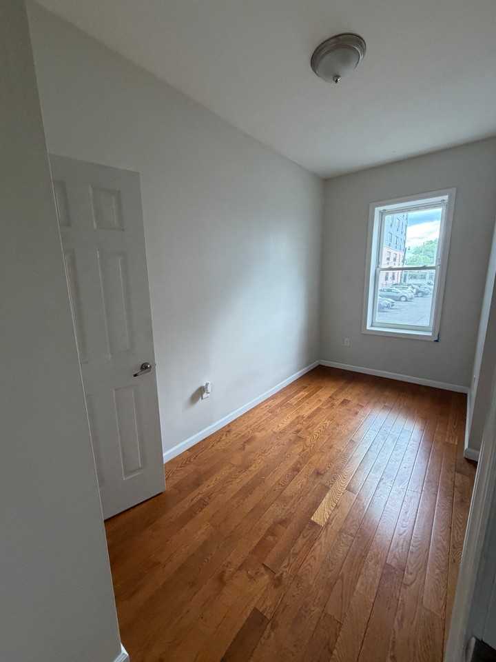 131 S Harrison St #1B - Photo 5 of 6