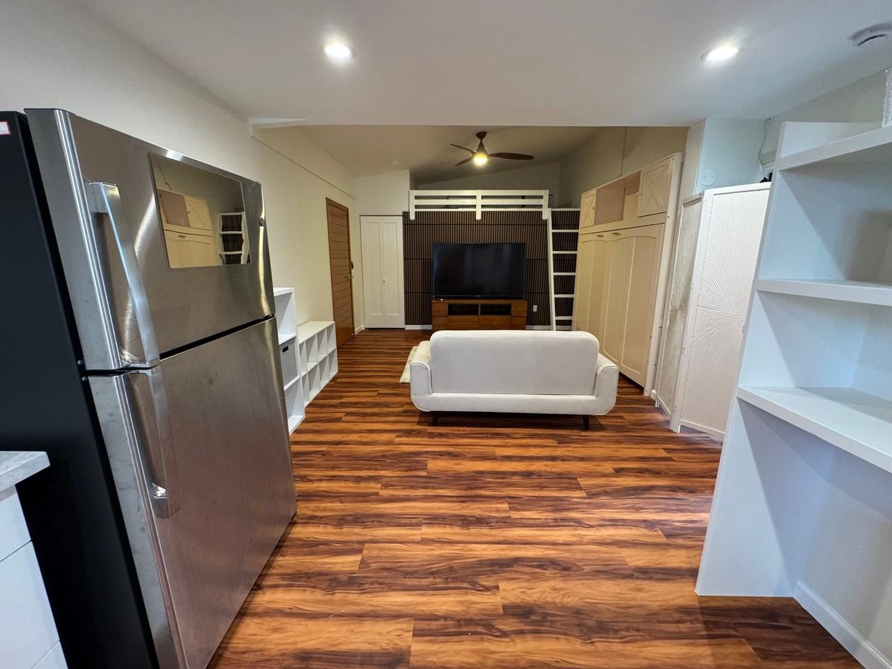 6303 Kaiwiki Pl #B - Photo 4 of 12