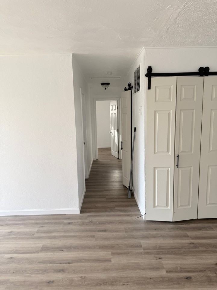 1595 Elaine St - Photo 2 of 7
