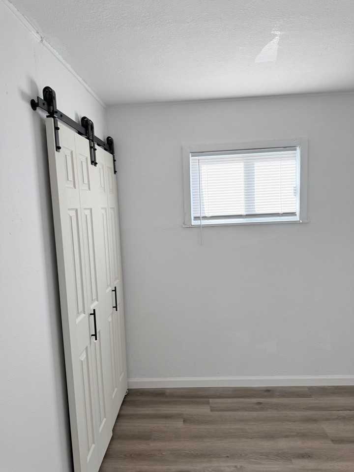 1595 Elaine St - Photo 4 of 7
