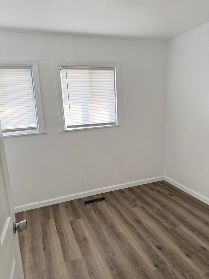 1595 Elaine St - Photo 7 of 7
