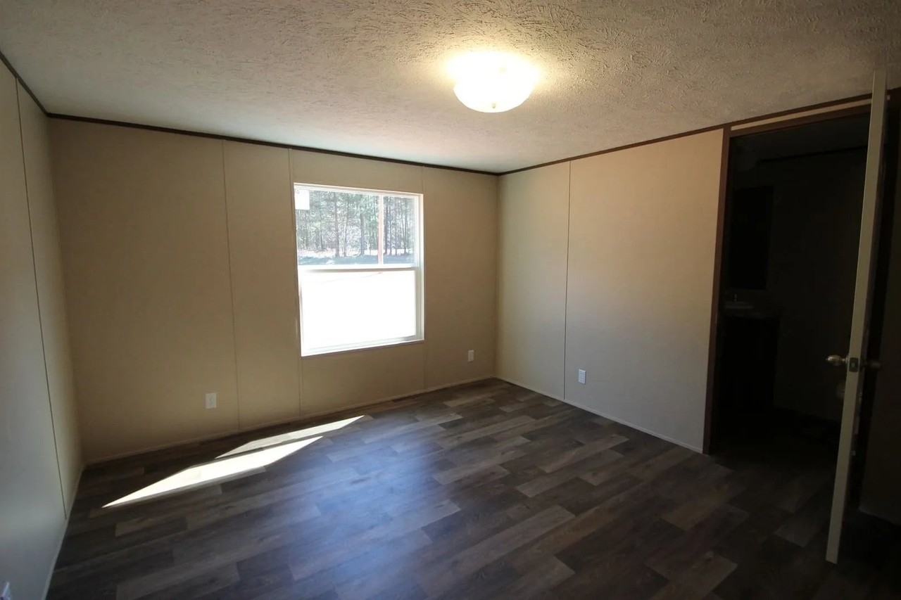 3046 Shannon Rd - Photo 4 of 11