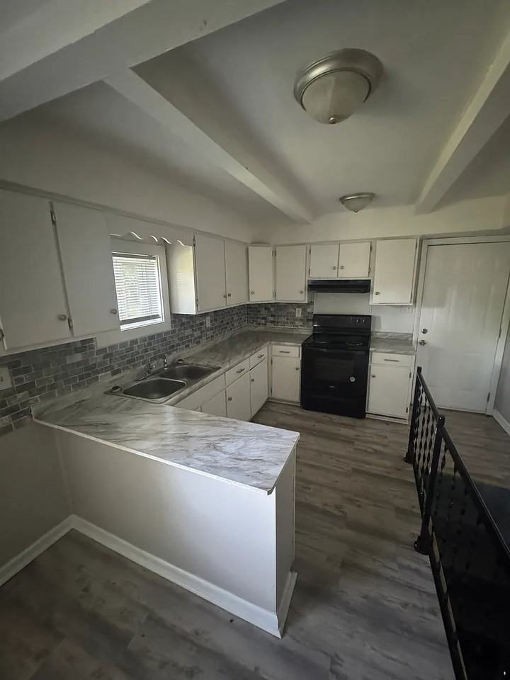 6625 Thurston Ave - Photo 3 of 11