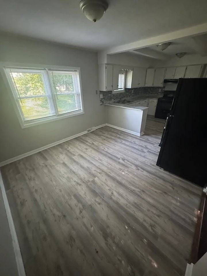 6625 Thurston Ave - Photo 4 of 11