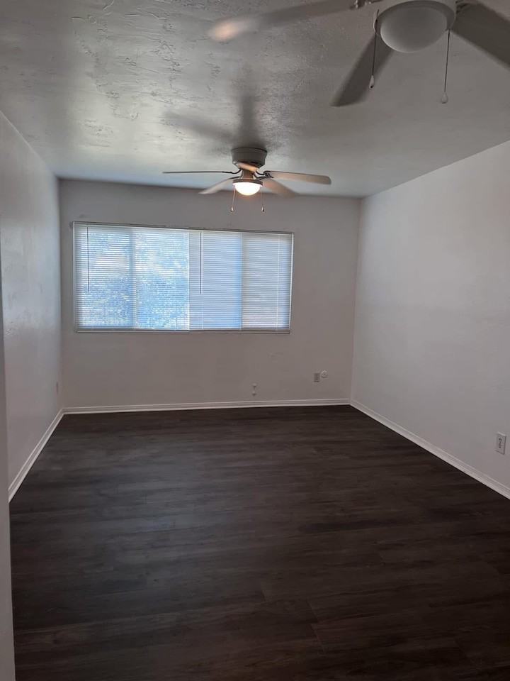 371 N Melrose Dr #G - Photo 4 of 18
