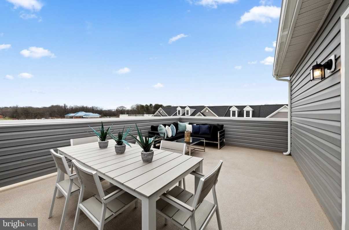 10212 Windsor Oaks Way - Photo 3 of 11