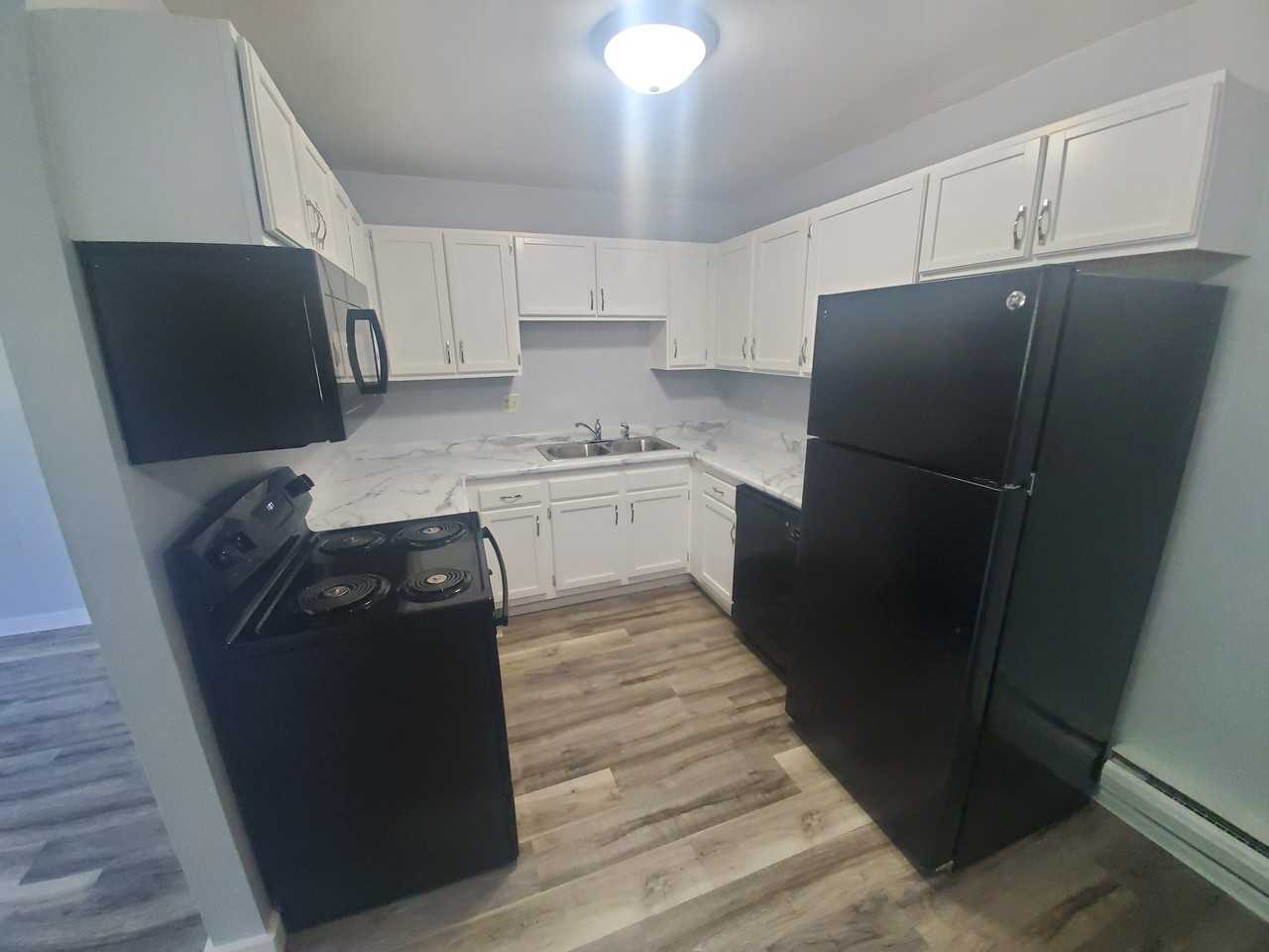 906 Hill St #109 - Photo 3 of 20