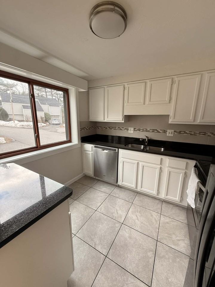 4 Esquire Cir #NA - Photo 6 of 17