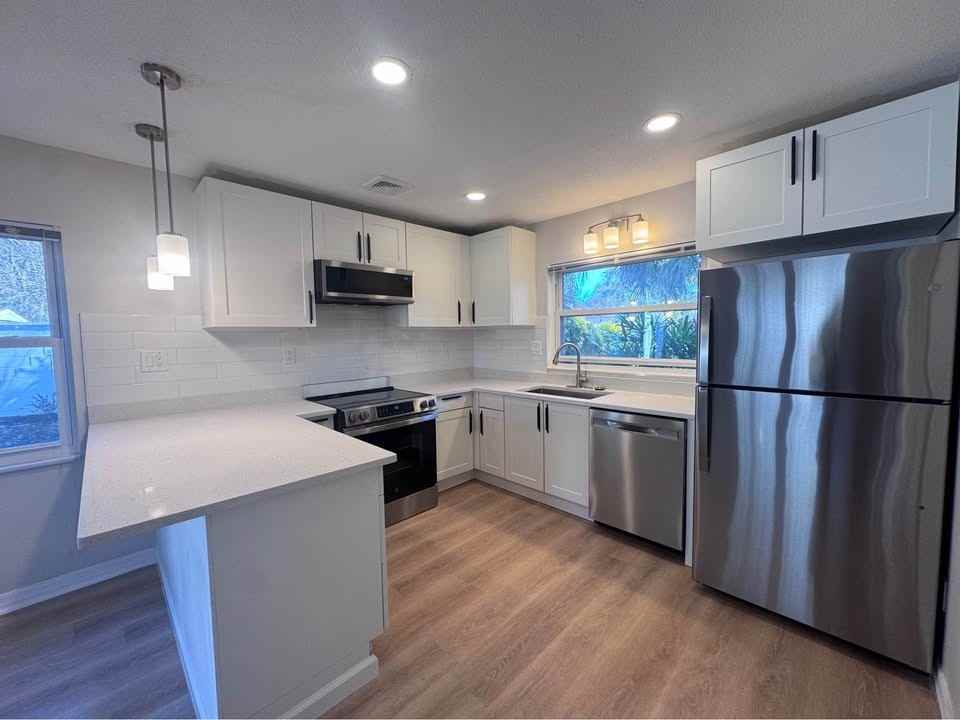 5547 Kingswood Dr #B - Photo 2 of 16