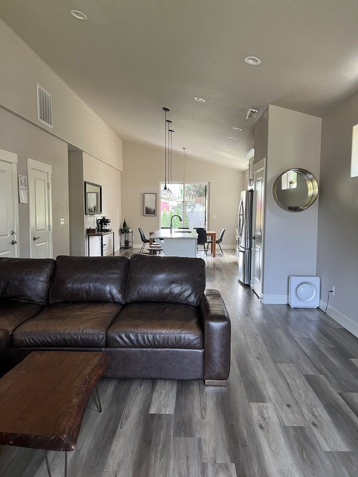 10715 Ne 70th St #NA - Photo 5 of 21