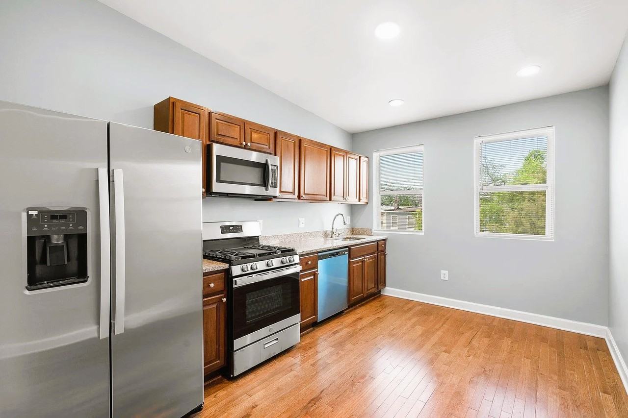 1912 W Baltimore St #2 - Photo 6 of 20
