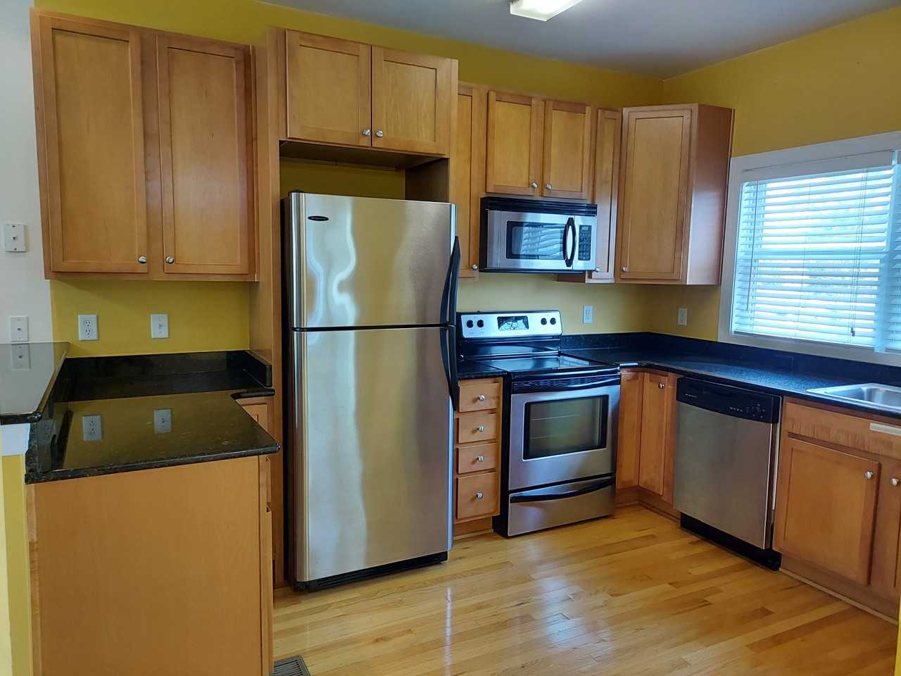440 21st St #440 - Photo 2 of 23