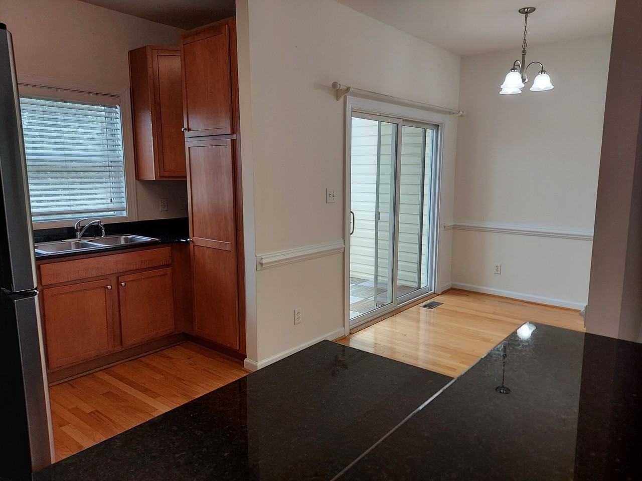 440 21st St #440 - Photo 5 of 23