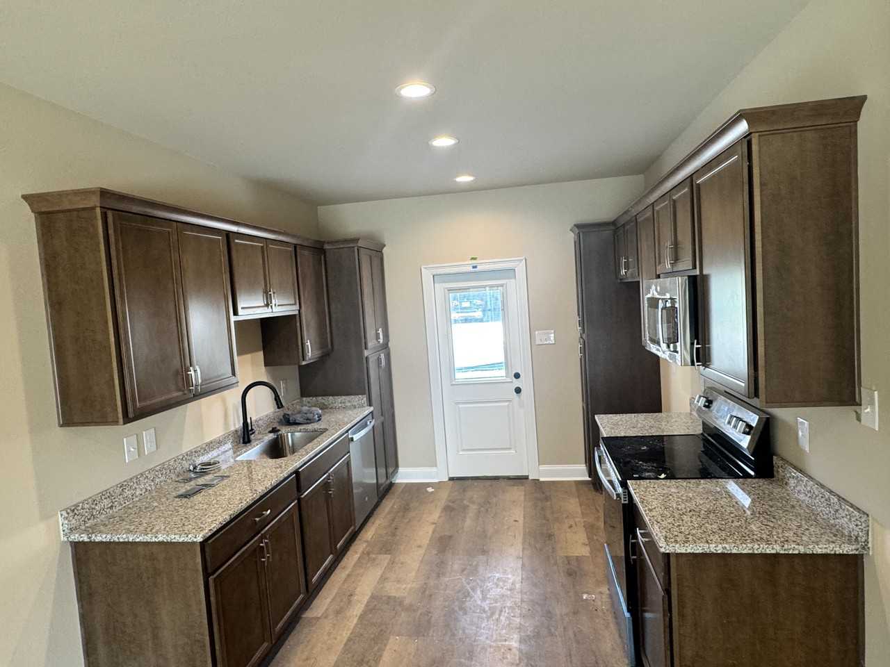 112 Fairlane Dr #8 - Photo 5 of 14
