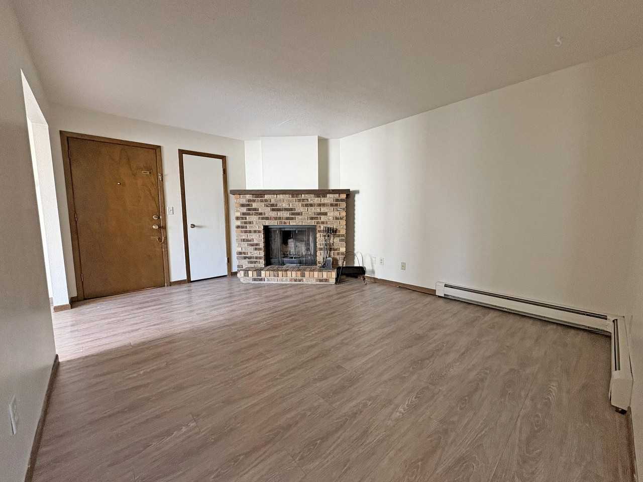 Condo Style 2 bedroom Apartment in SE Minot - Photo 4 of 10