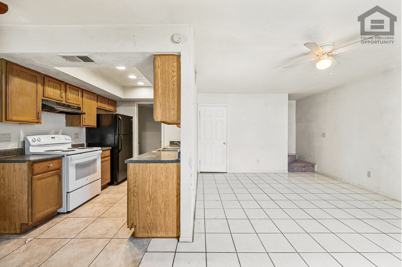 2609 W Ocotillo Rd #4