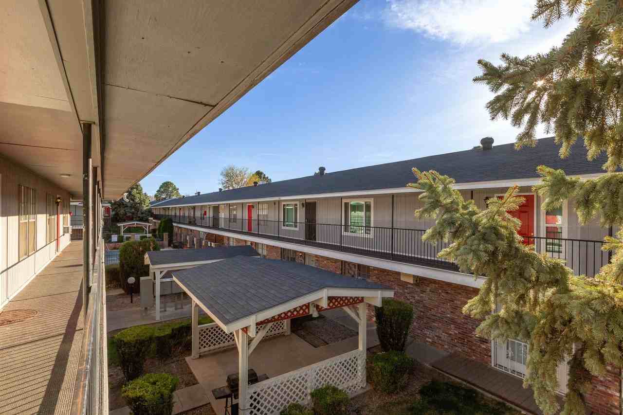 Continental Arms Apartments: Charming Gated Community - Photo 5 of 50