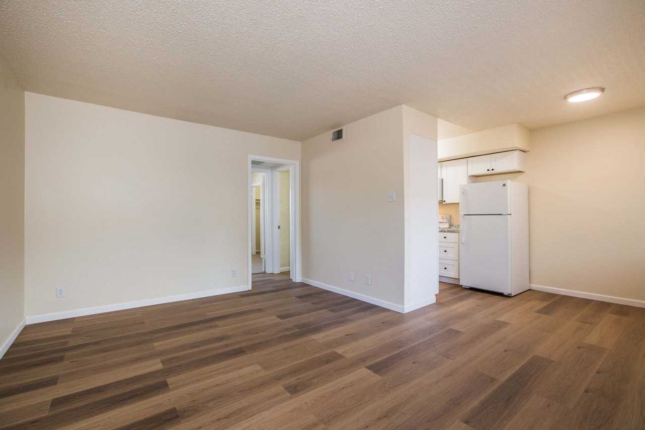 Continental Arms Apartments: Charming Gated Community - Photo 7 of 50