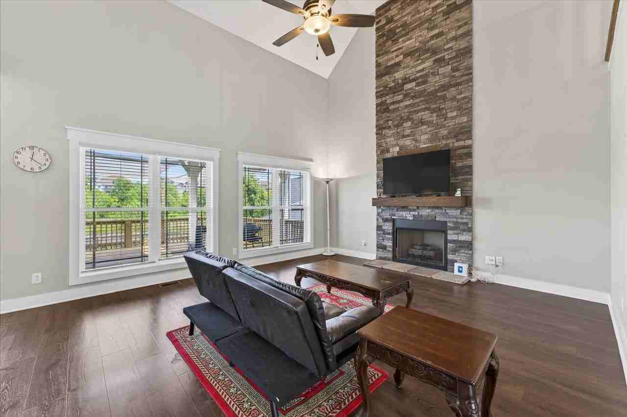 325 Piedmont Pl #325 - Photo 5 of 44